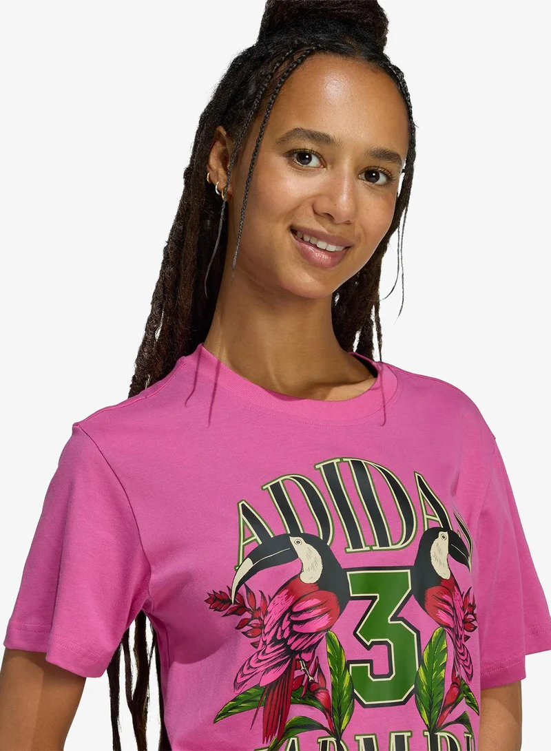 اديداس تيشيرت بطبعة مزرعة